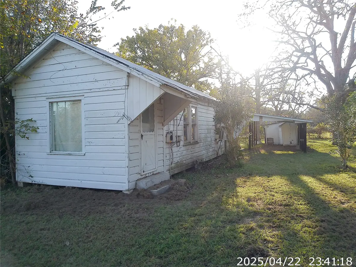 504 Camp Street, Alleyton, TX 78935 - #1