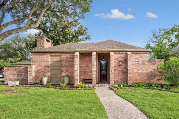 11803 Warwickshire Court, Houston, TX 77077