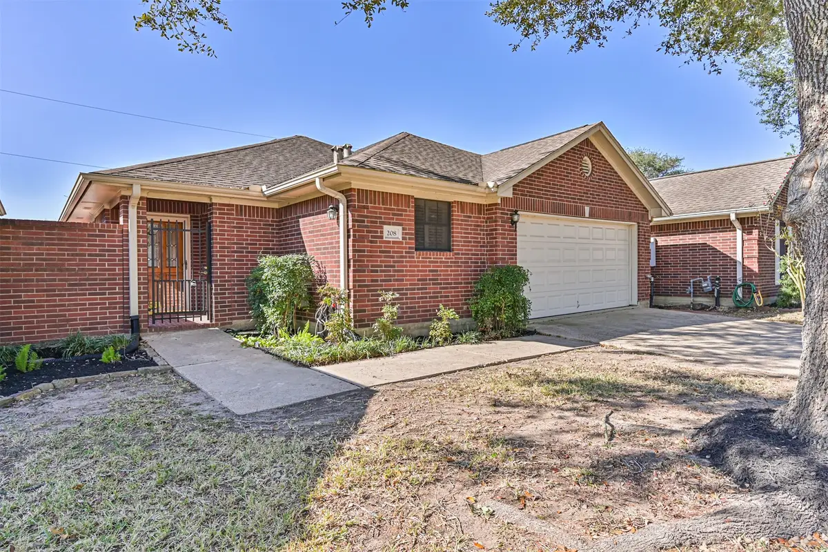 208 Live Oak Lane, Friendswood, TX 77546 - Image #1