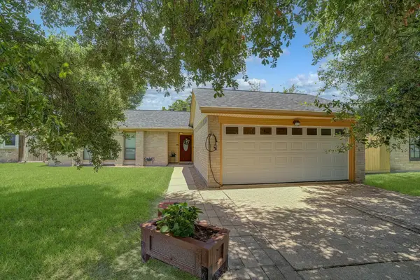 742 Sugar Hill Drive, La Porte, TX 77571