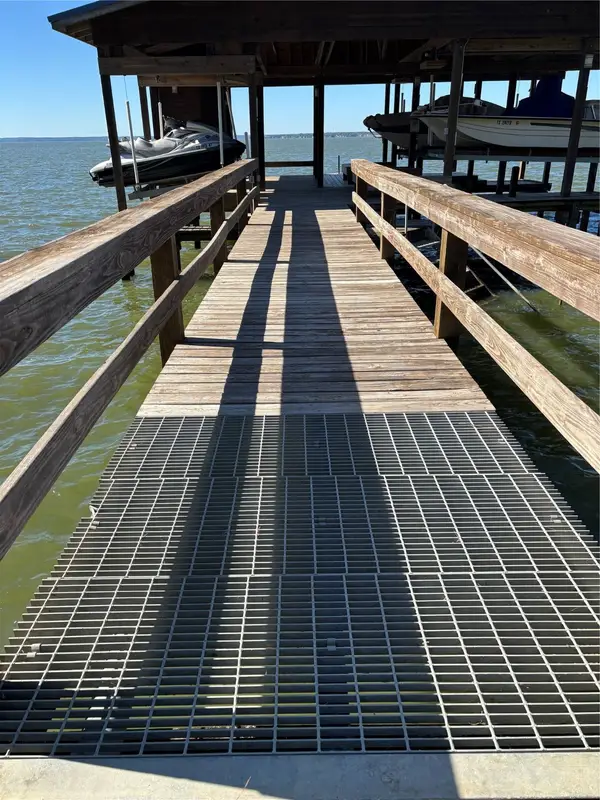 206 Bridgeway, Onalaska, TX 77360