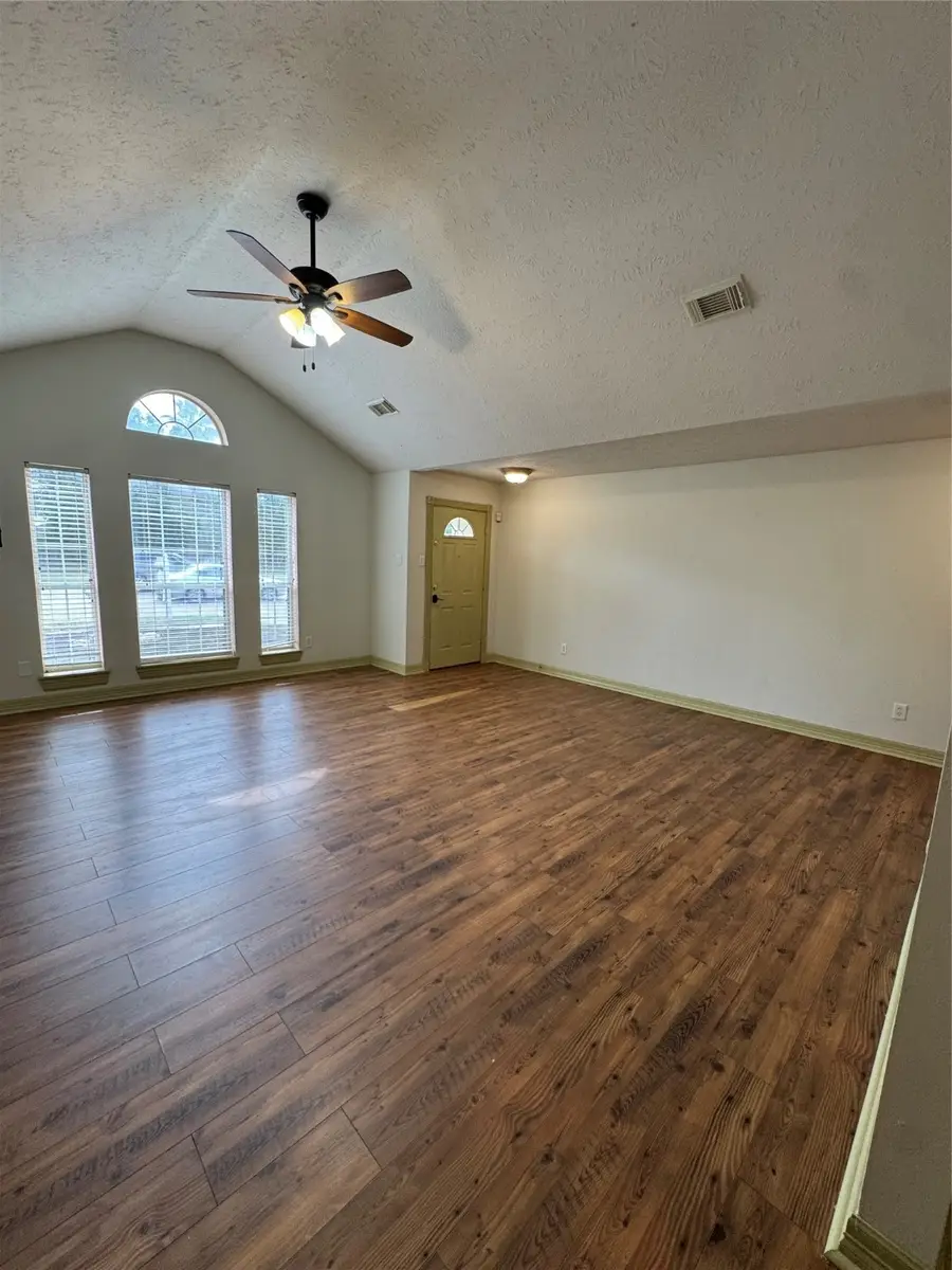 25023 Birnam Wood Boulevard, Spring, TX 77373 - Image #3