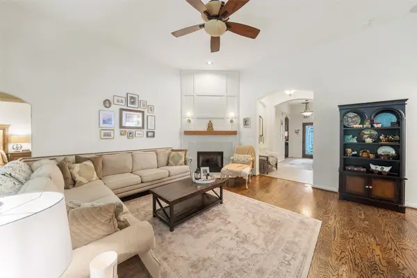 30 S Creekmist Place, The Woodlands, TX 77385