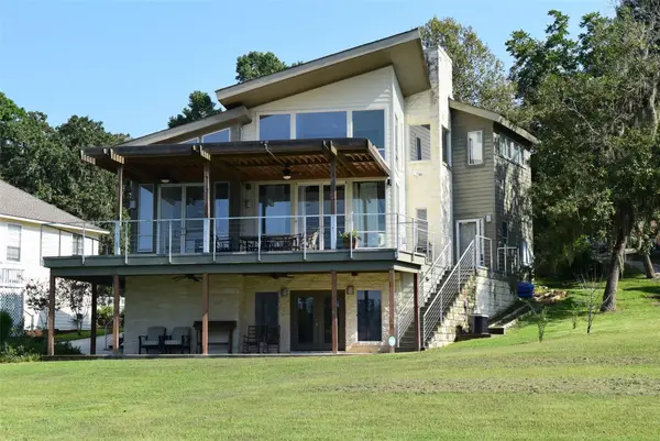 68 Edgewater Way, Point Blank, TX 77364