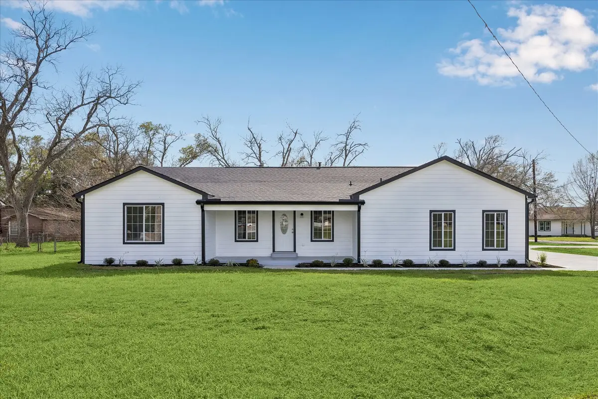 1337 S Circle Street, Sealy, TX 77474 - #1