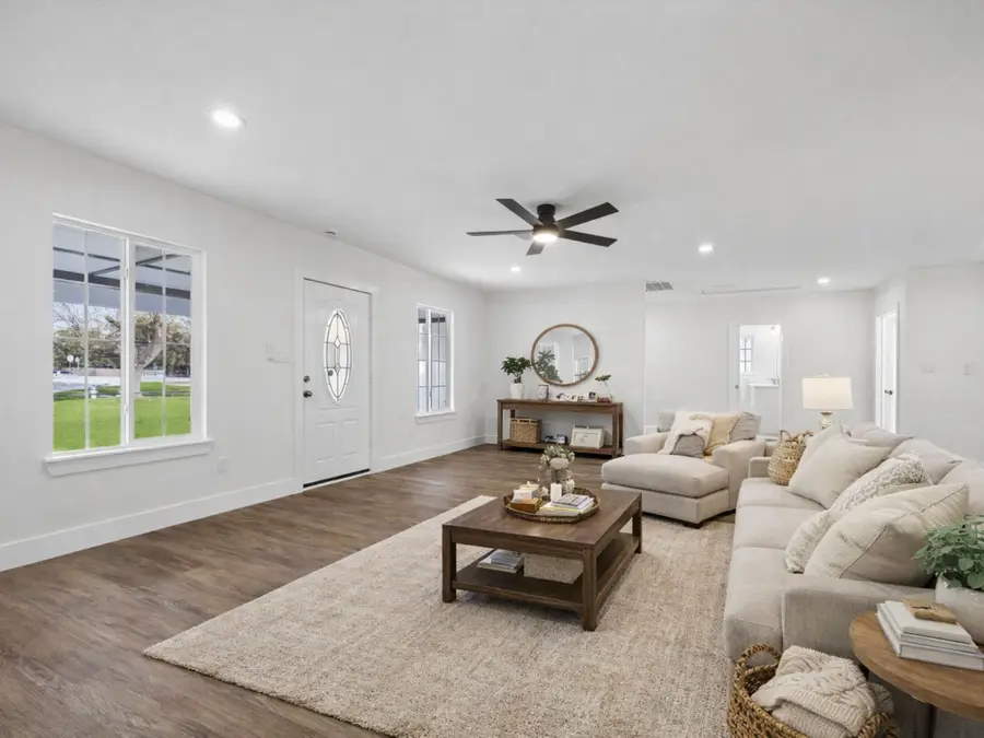 1337 S Circle Street, Sealy, TX 77474 - #3