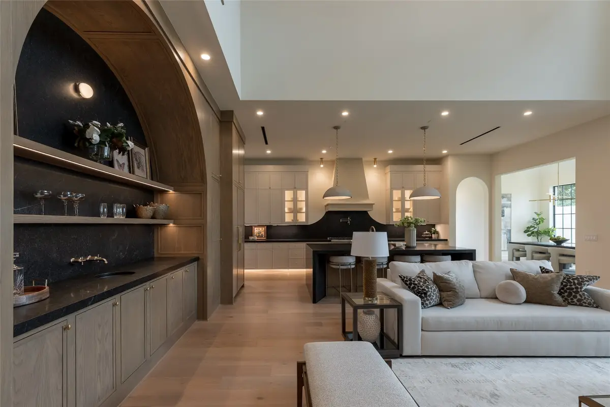 765 Sue Barnett Drive, Houston, TX 77018 - Image #1