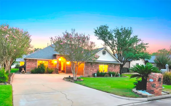 220 April Waters Drive W, Montgomery, TX 77356