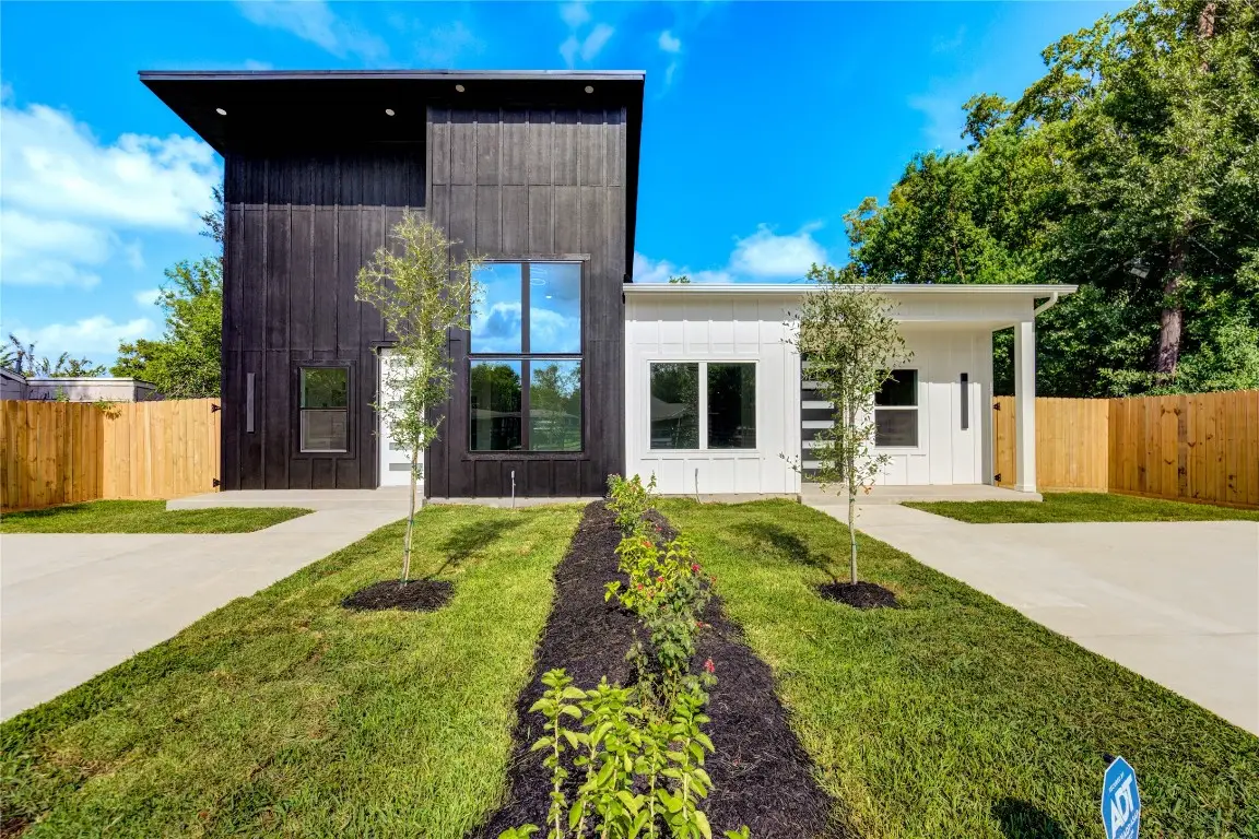 6710 Kassarine Pass #A/B, Houston, TX 77033 - #1