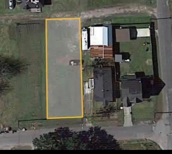 2808 Moore Avenue, Bay City, TX 77414