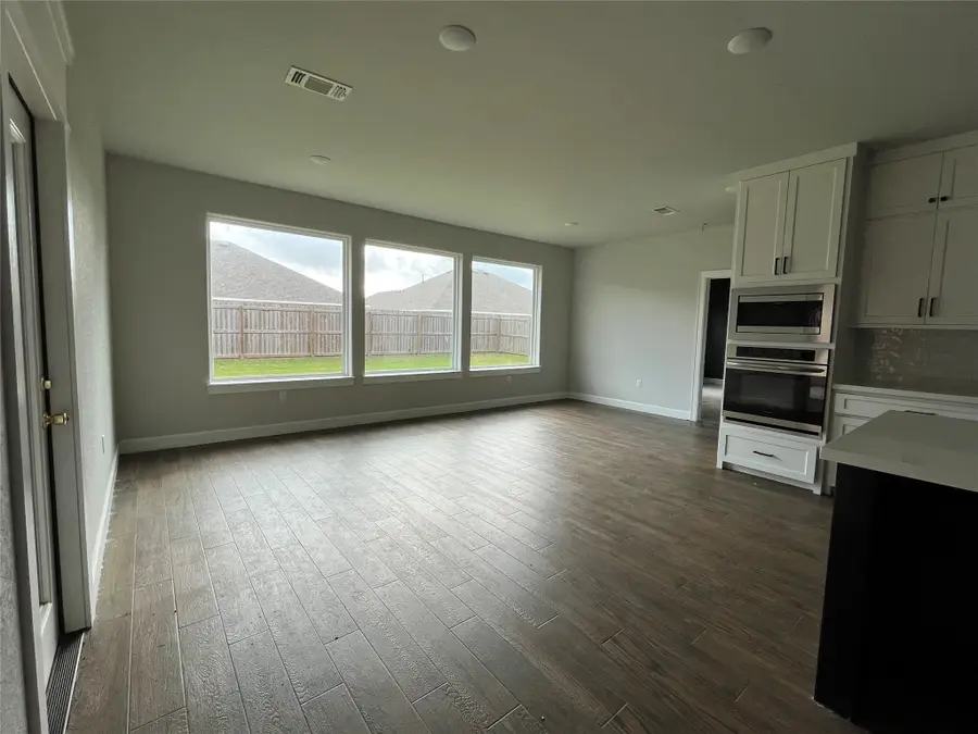 16 Greystone Court, Angleton, TX 77515 - #3