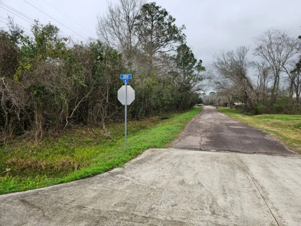 2701 Avenue I, Dickinson, TX 77539 - #1
