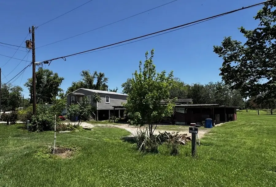 445 Creekside Drive, Holiday Lakes, TX 77515 - #2