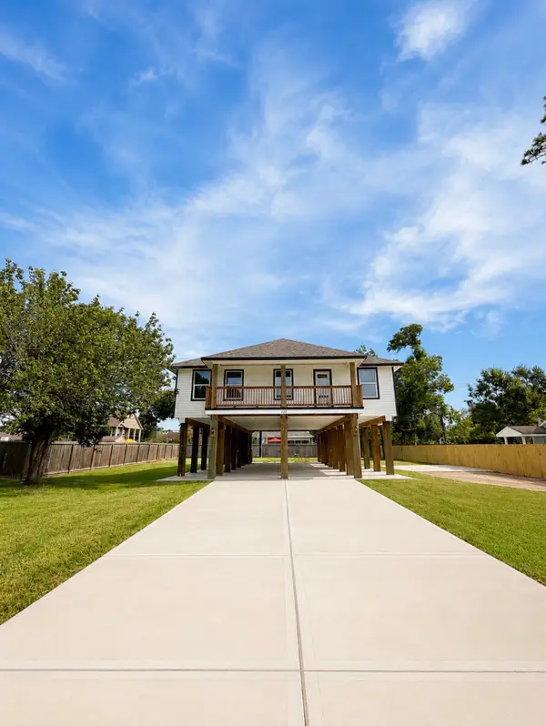628 Oakdale Street, Shoreacres, TX 77571