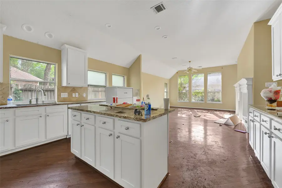 19 S Scarlet Elm Court, The Woodlands, TX 77382 - #2