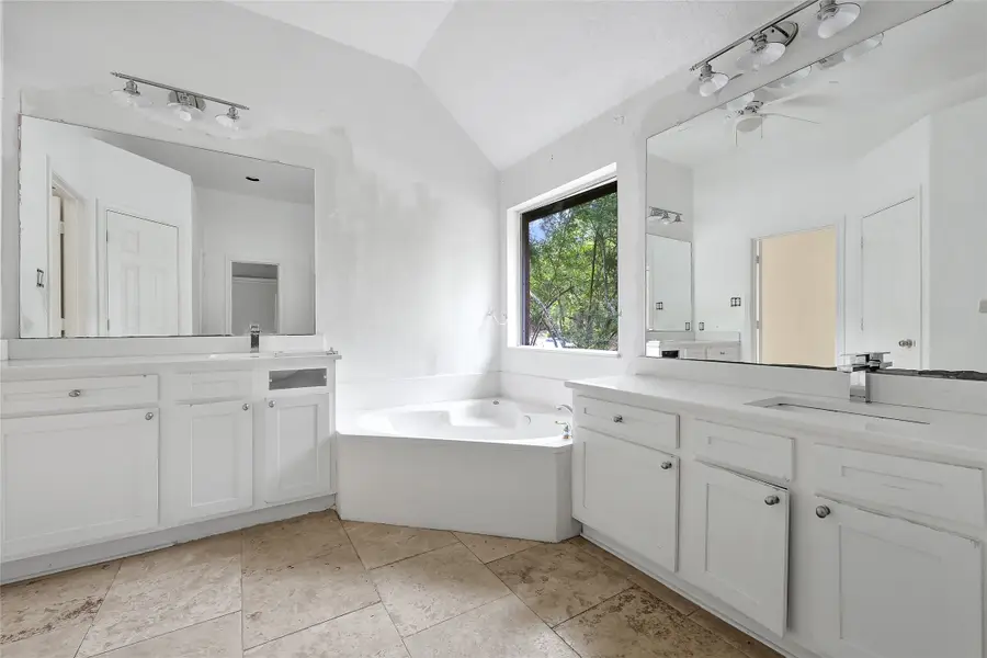 19 S Scarlet Elm Court, The Woodlands, TX 77382 - #3