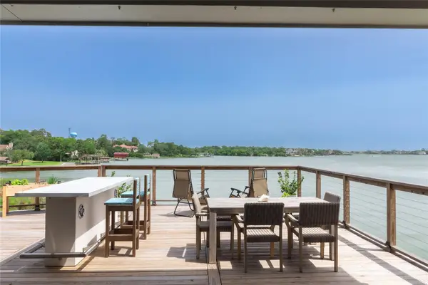 29 Cmdr Runco Lane, Taylor Lake Village, TX 77586