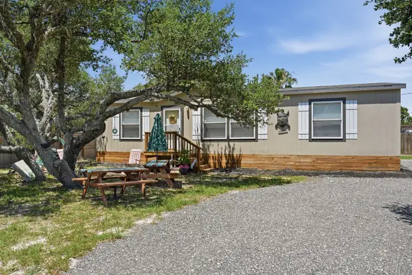 867 Rowe Street, Rockport, TX 78382