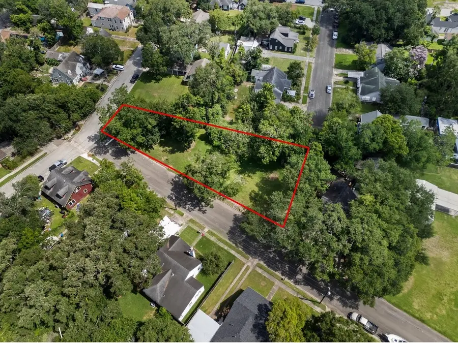 214 W Hunnicutt Street, Baytown, TX 77520 - #2