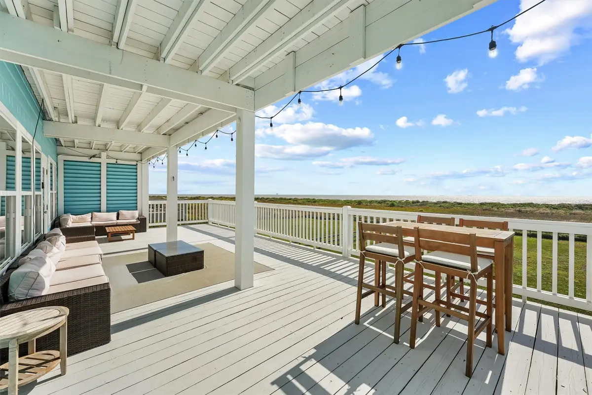 112 Ocean Shore Drive, Crystal Beach, TX 77650 - Image #1