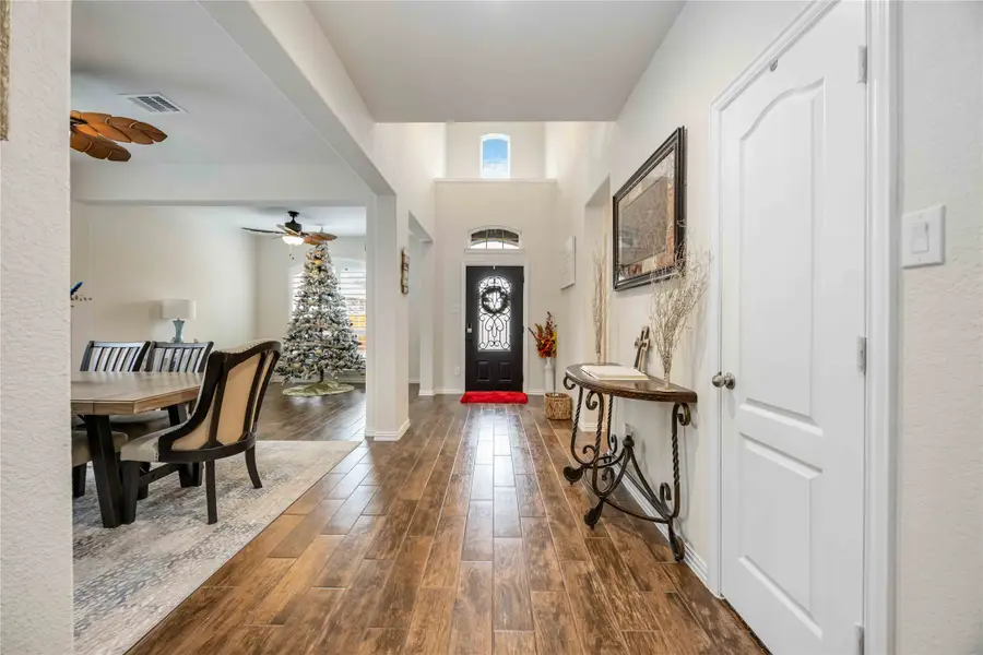 608 W Linnwood Drive, New Caney, TX 77357 - Image #2