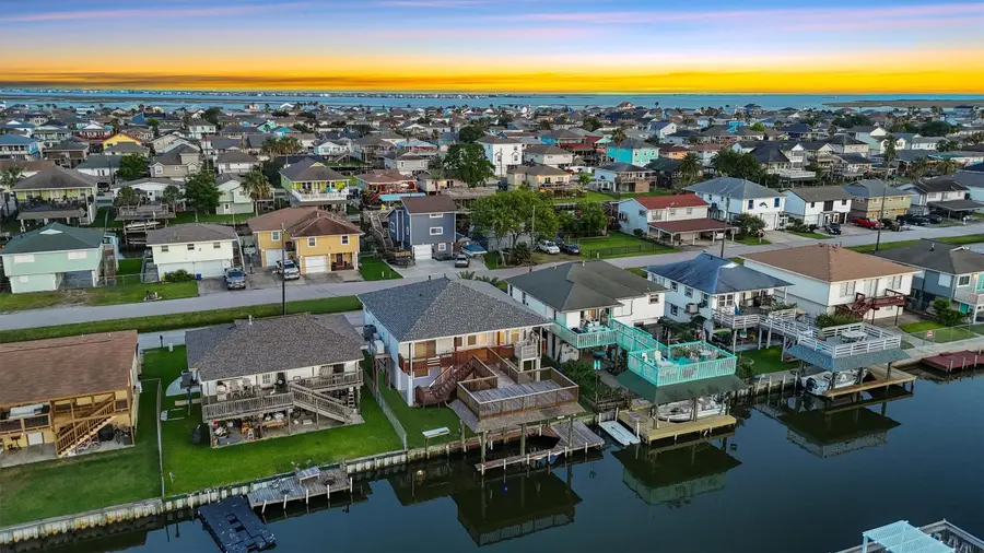 297 Ling, Bayou Vista, TX 77563 - Image #2