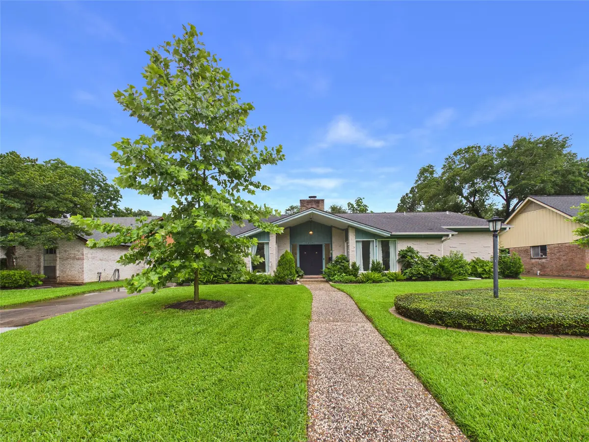 18591 Martinique Drive, Nassau Bay, TX 77058 - #1
