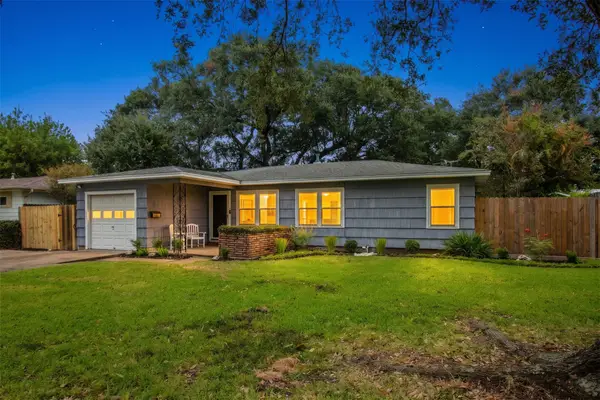 1506 14th Avenue N, Texas City, TX 77590