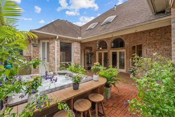 5038 Huntwick Parc Court, Houston, TX 77069