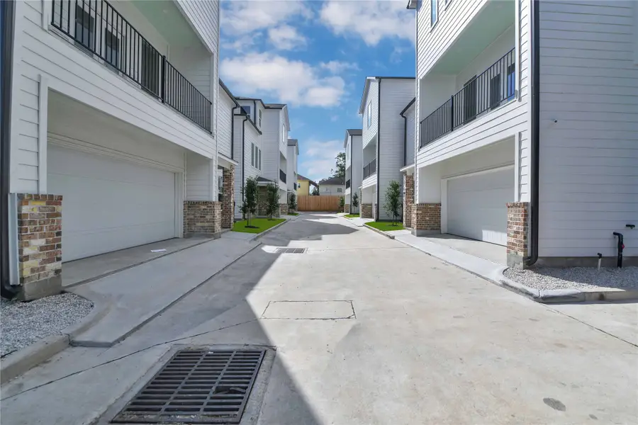 207 Edgewood Street #C, Houston, TX 77011 - #3