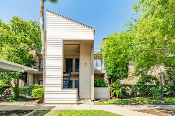 7098 N Holiday Drive, Galveston, TX 77550