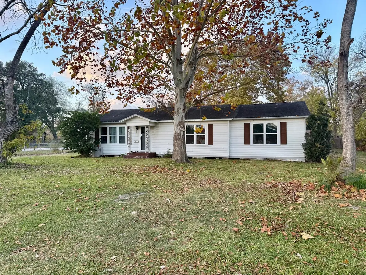 700 E Wallisville Road, Highlands, TX 77562 - Image #1