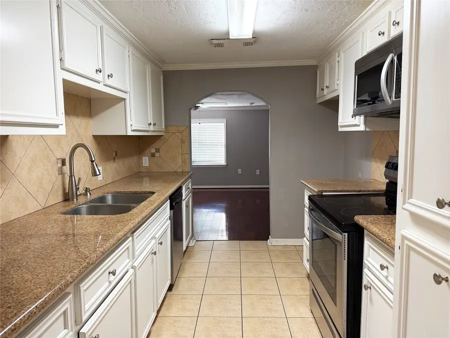1302 N Avenue R, Freeport, TX 77541 - #2