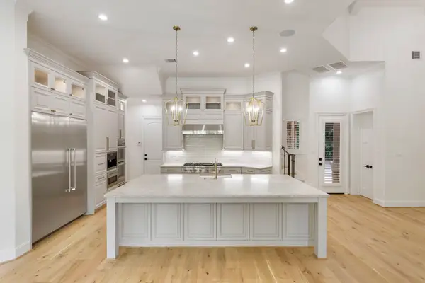 14 N Palmiera Circle, The Woodlands, TX 77382