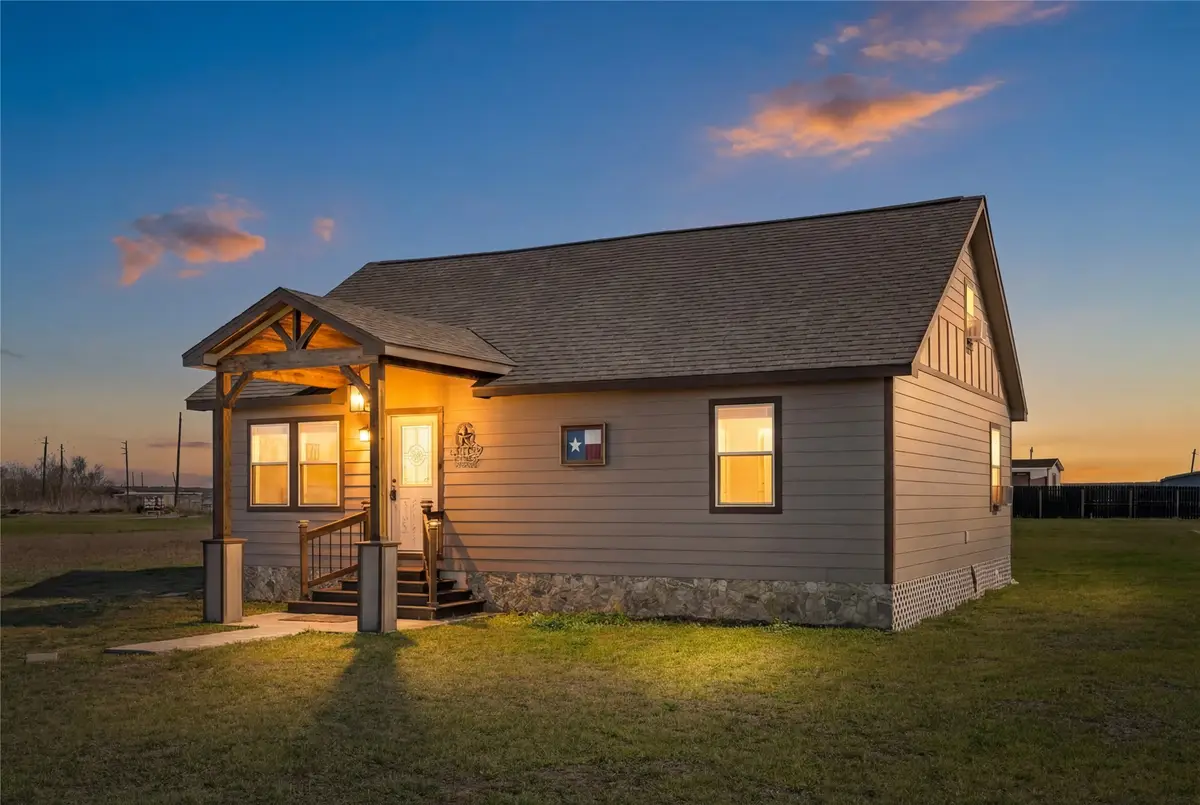 8921 Fresno Avenue, Alvin, TX 77511 - #1