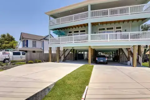 1111 San Jacinto Street, La Porte, TX 77571
