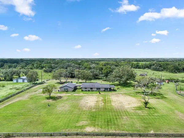 21126 Highway 111, Louise, TX 77455