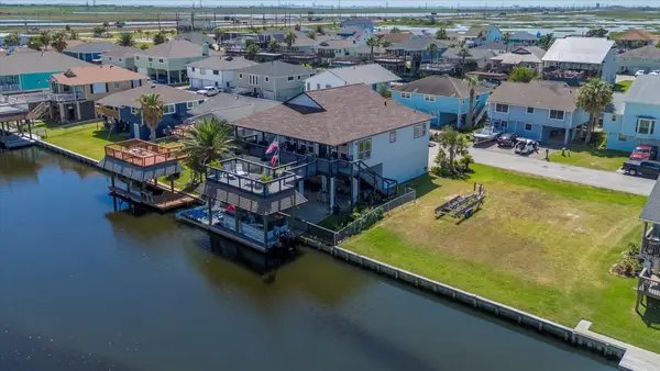 1007 Redfish Street, Bayou Vista, TX 77563