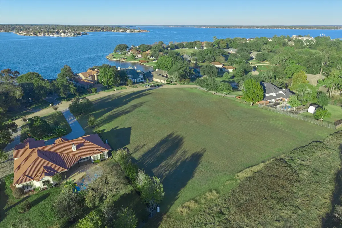 62 Lake Estates Drive, Montgomery, TX 77356 - Image #1