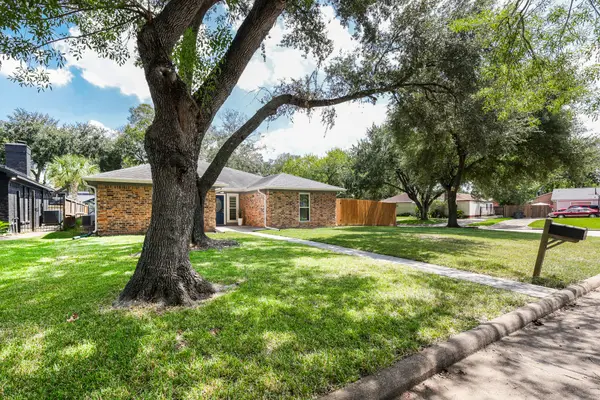 1802 Elmwood Court, Sugar Land, TX 77498