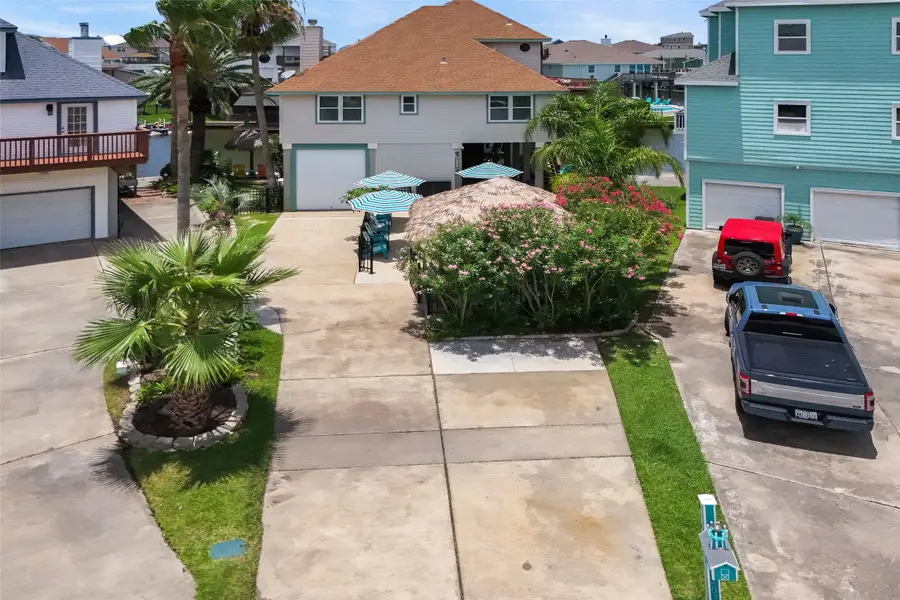 207 Easterly Drive, Tiki Island, TX 77554 - #2