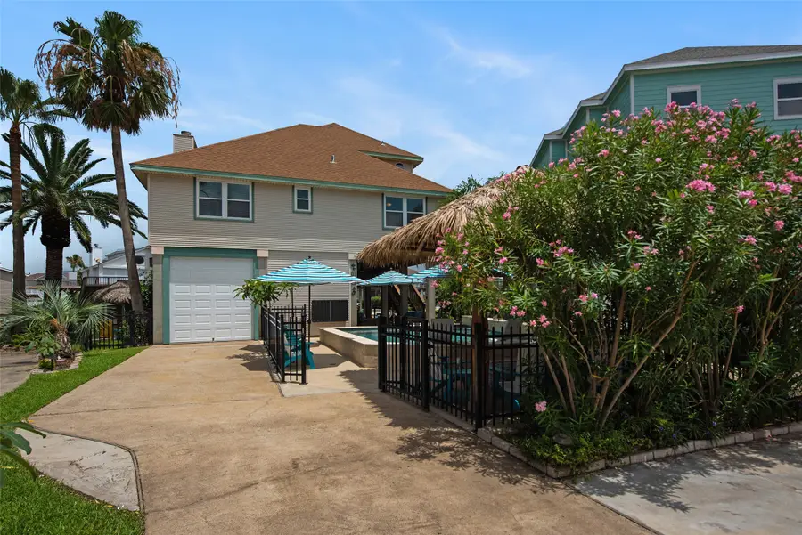 207 Easterly Drive, Tiki Island, TX 77554 - #3