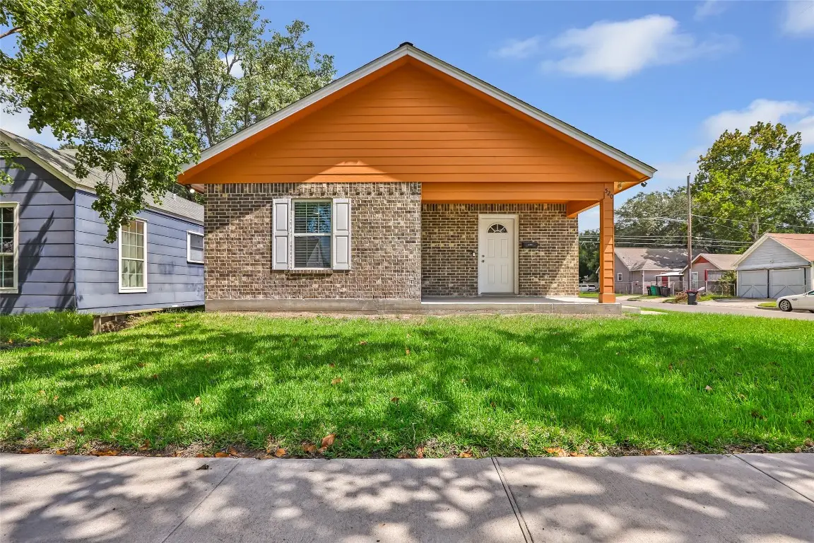 520 E Defee Avenue, Baytown, TX 77520 - #1