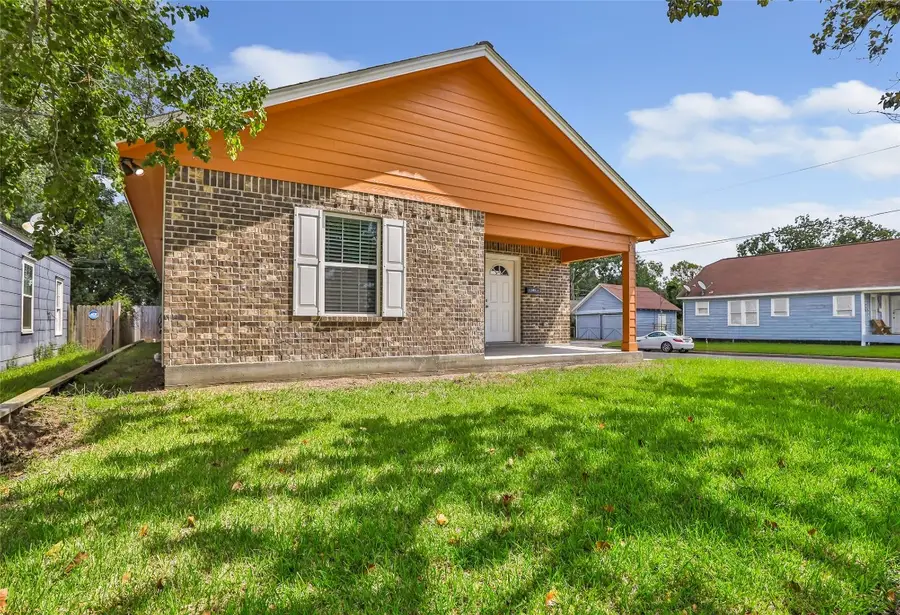 520 E Defee Avenue, Baytown, TX 77520 - #3