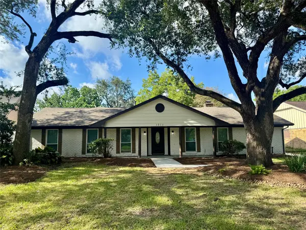 1211 Shorewood Drive, Taylor Lake Village, TX 77586