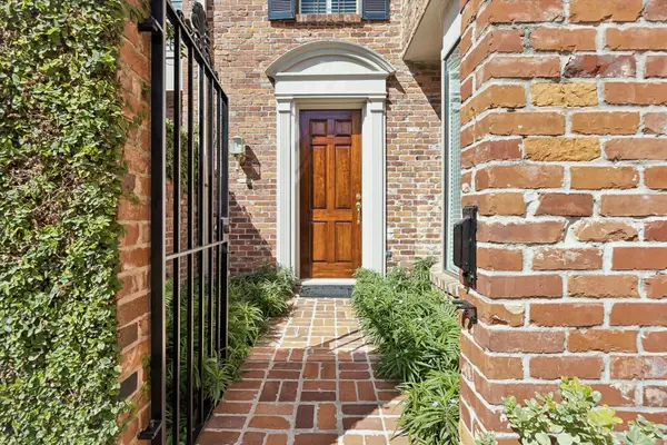 2210 Avalon Place, Houston, TX 77019