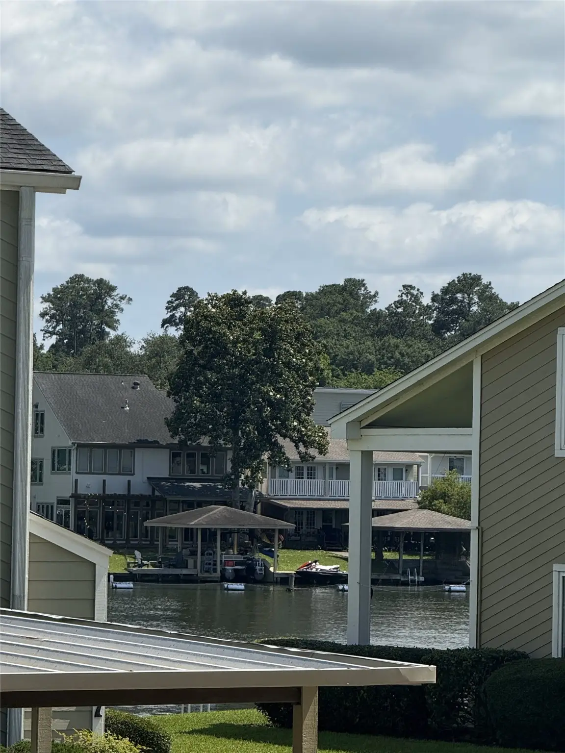 87 April Point Drive S, Montgomery, TX 77356 - Image #1