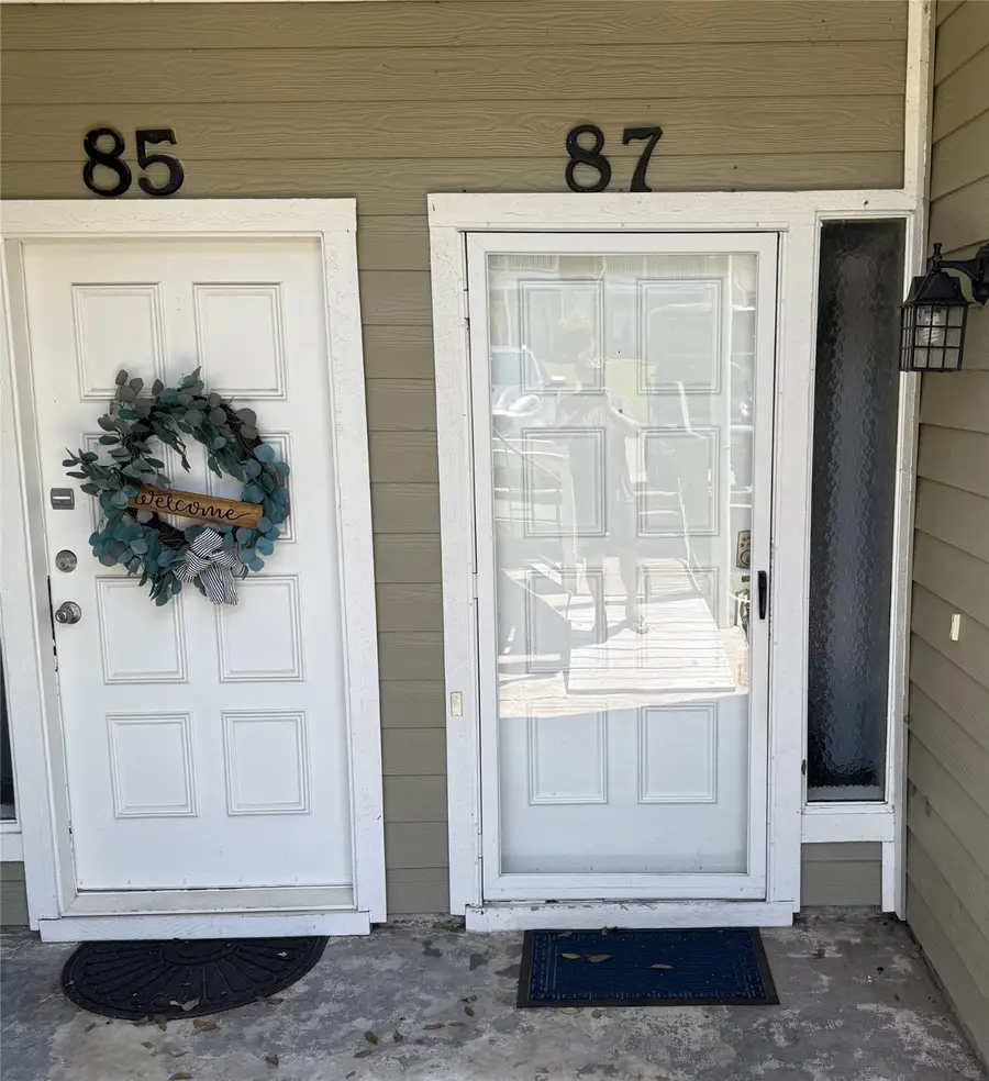 87 April Point Drive S, Montgomery, TX 77356 - Image #2