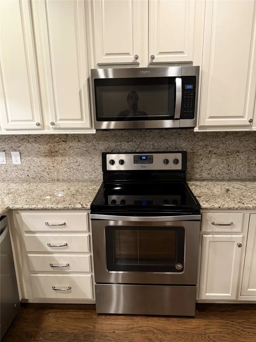 87 April Point Drive S, Montgomery, TX 77356 - Image #3