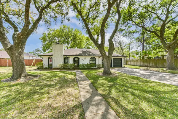 105 W Wildwinn Drive, Alvin, TX 77511